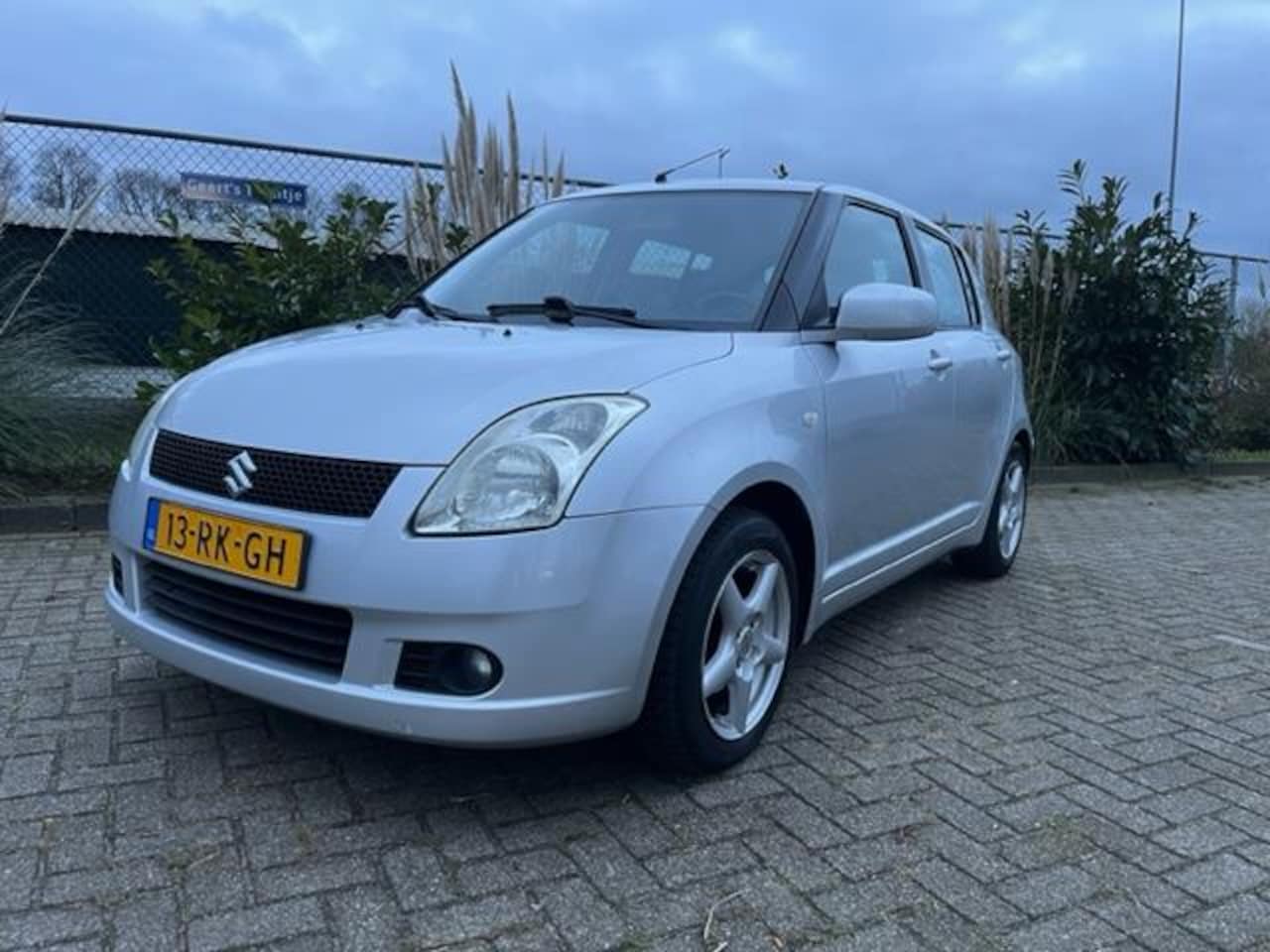 Suzuki Swift - 1.3 GLS I nette auto I dealer onderhouden I 5 deurs I 2 sleutels - AutoWereld.nl