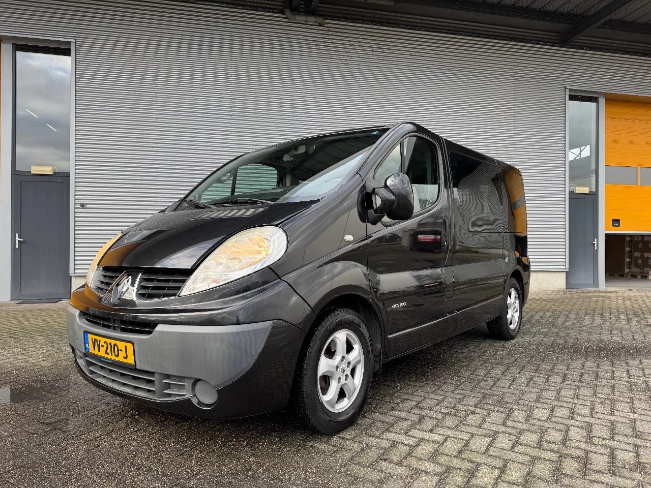 Renault Trafic - 2.5 dCi T29 L1H1 150PK Automaat Rolstoelvervoer - AutoWereld.nl