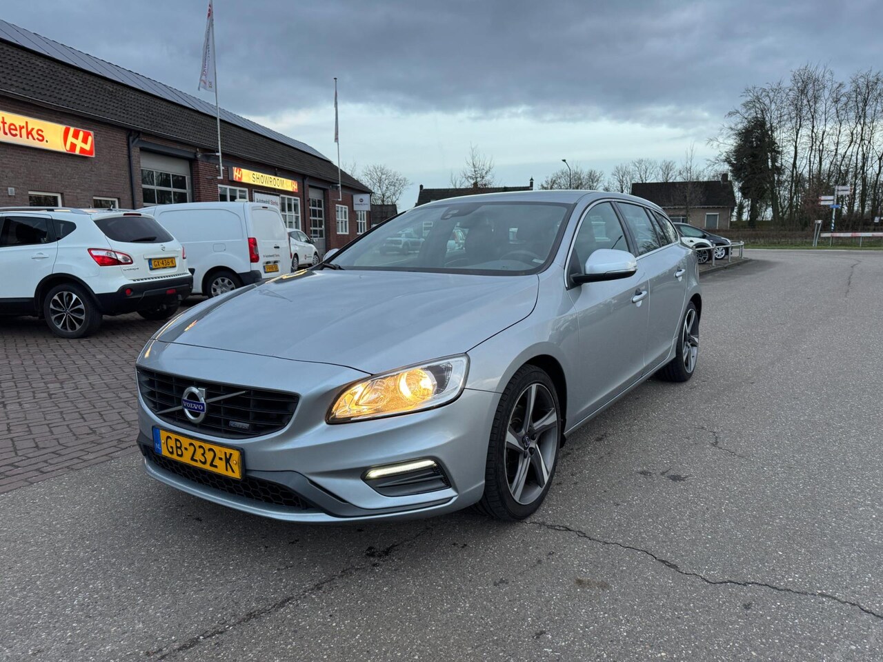 Volvo V60 - 1.6 T3 R-Design ALCANTARA TREKHAAK - AutoWereld.nl