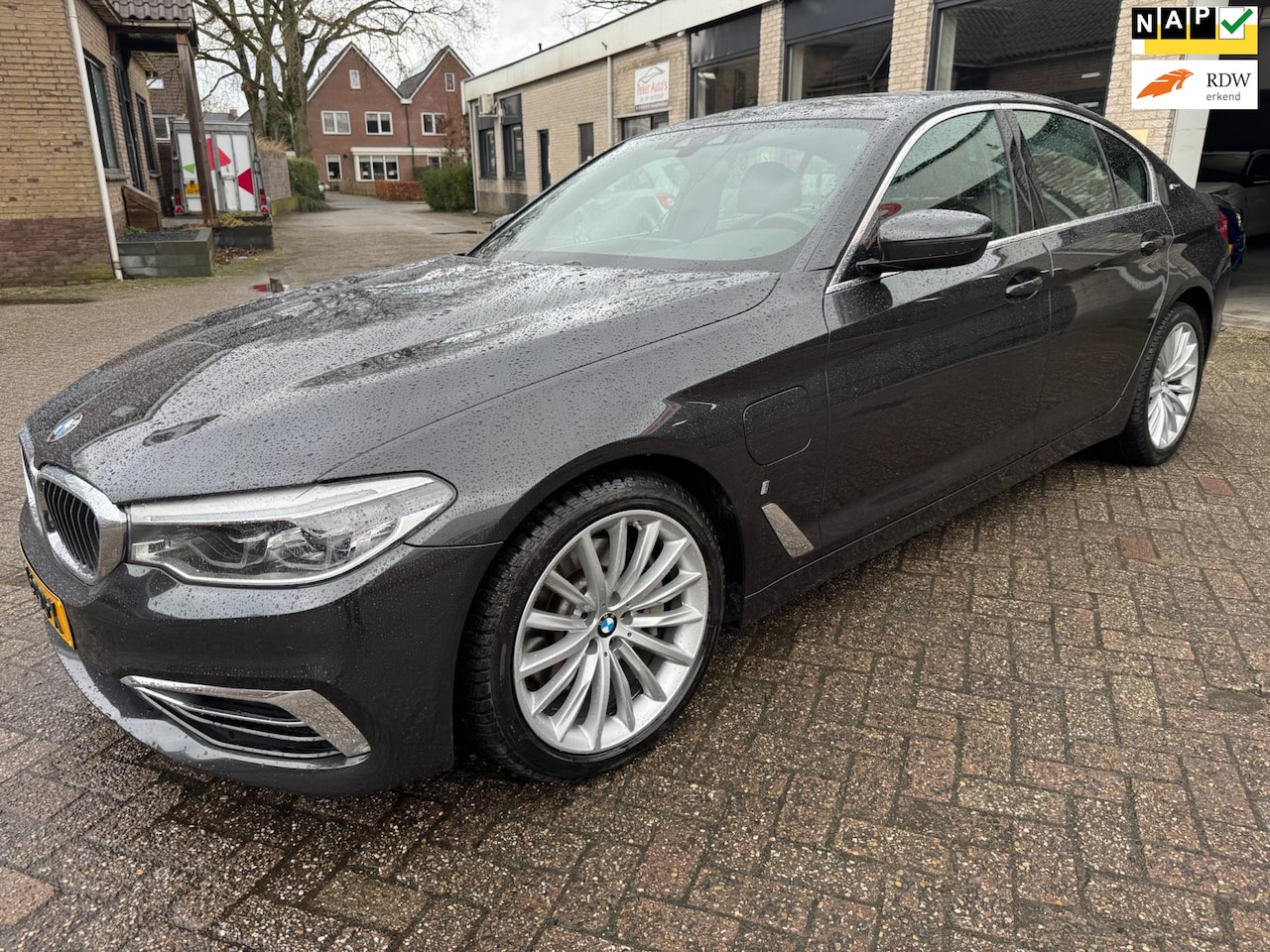 BMW 5-serie - 530e iPerformance High Executive AIRCO ORG 77264 KM NAP 19 INC LM VELGEN MET NW BANDEN PIR - AutoWereld.nl