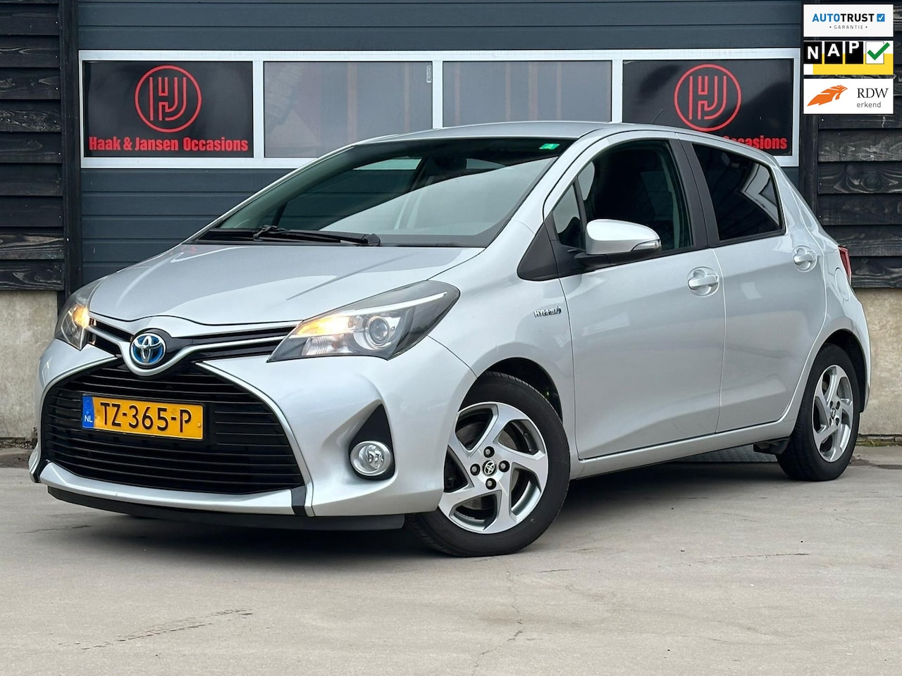 Toyota Yaris - 1.5 Hybrid Trend - Camera - Navi - Cruise - AutoWereld.nl