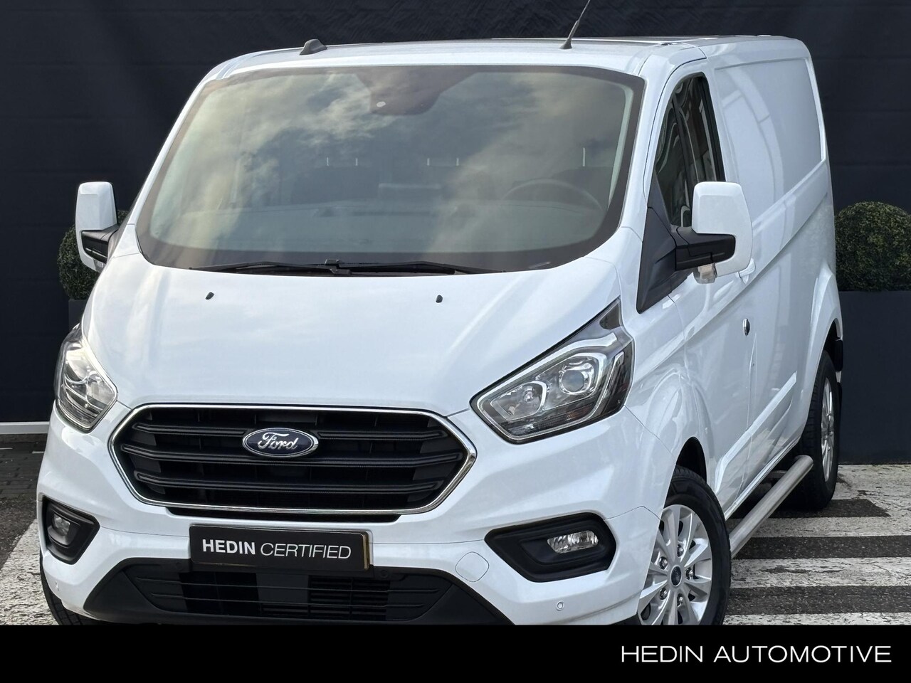 Ford Transit Custom - 300 2.0 TDCI L2H1 Limited | Parkeersensoren | Stoel + Stuurverwarming | Apple Carplay & An - AutoWereld.nl