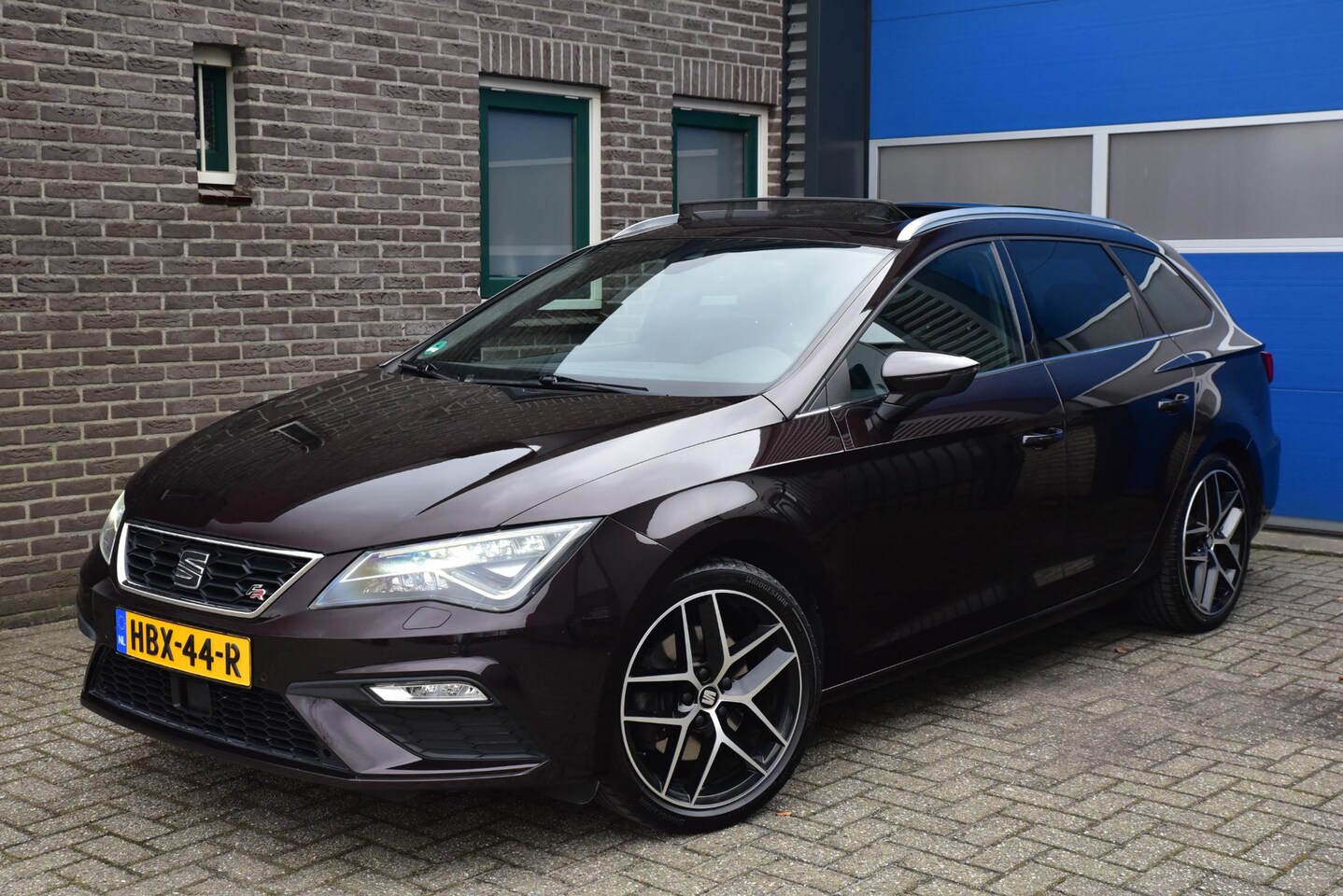 Seat Leon - 2.0 TSI FR Business Intense Pano Camera - AutoWereld.nl