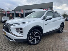 Mitsubishi Eclipse Cross - 2.4 PHEV Intense+ Automaat *trekhaak + half leder + navi + camera