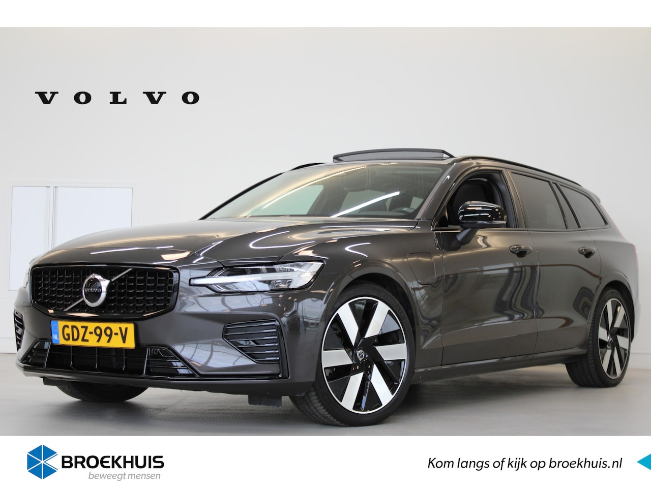 Volvo V60 - T8 455PK AWD Ultra Dark | Trekhaak | Panoramadak | HUD | Adapt LED | 19'' | HK Audio | Pow - AutoWereld.nl