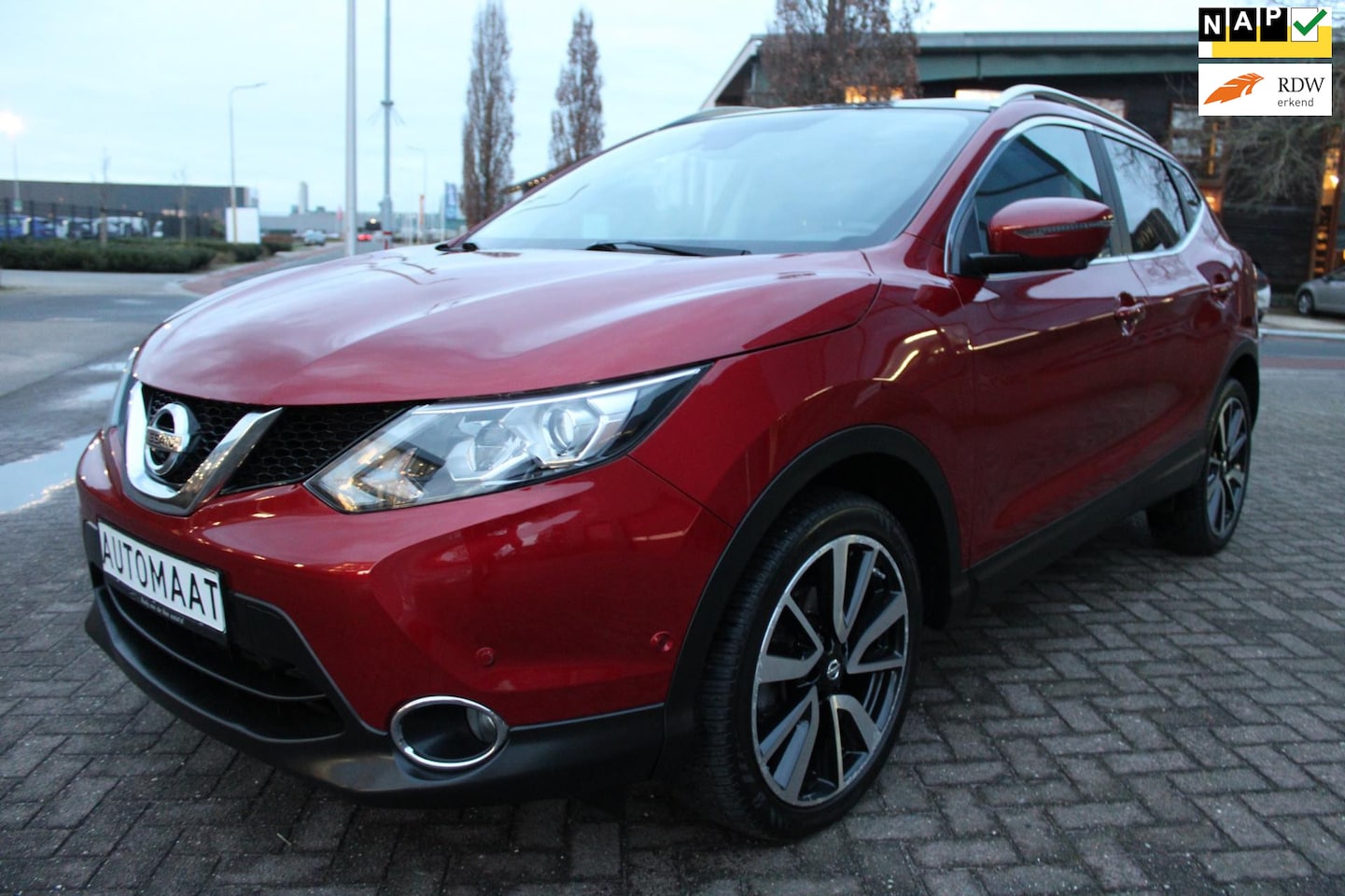 Nissan Qashqai - 1.2 Tekna 17" Panoramadak Trekhaak - AutoWereld.nl