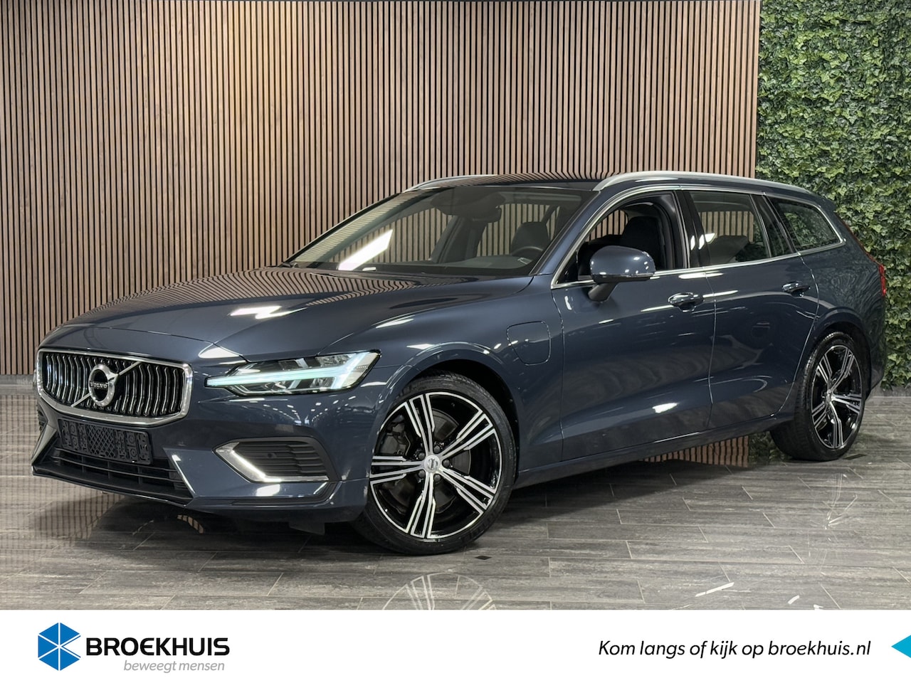 Volvo V60 - T6 AWD Recharge Inscription | Harman Kardon | Adaptieve Cruise Control | Stoel en Stuurwie - AutoWereld.nl