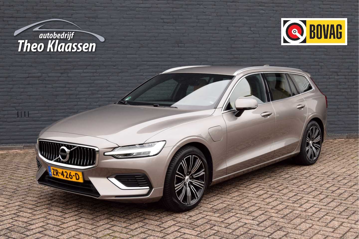 Volvo V60 - 2.0 T8 Twin Engine AWD Inscription 106.000km NAP Trekhaak 392pk - AutoWereld.nl