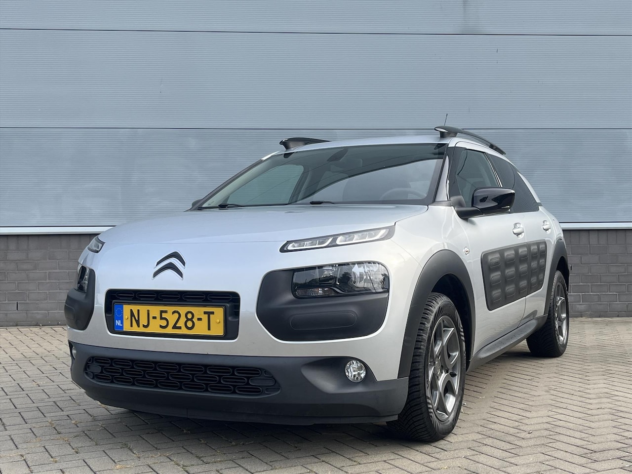 Citroën C4 Cactus - SHINE | Climate Control | Navigatie | Cruise Control | Parkeersensoren - AutoWereld.nl