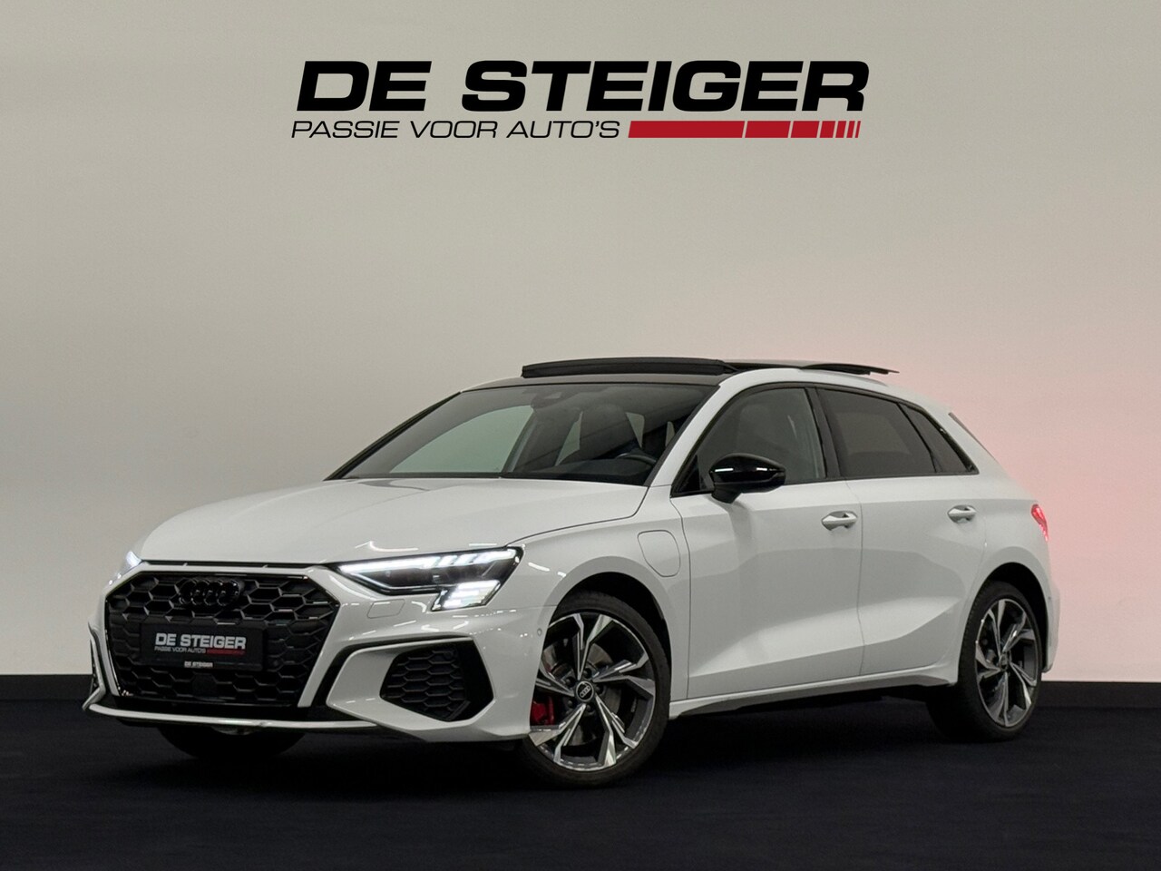 Audi A3 Sportback - 45 TFSI e 3 x S line Competition ACC Pano B&O Sfeer - AutoWereld.nl