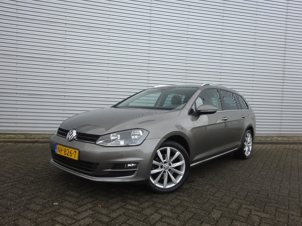 Volkswagen Golf Variant - 1.6 TDI Connected Series Climate / Navi / Stoelmassage / Camera / Cruise control - AutoWereld.nl