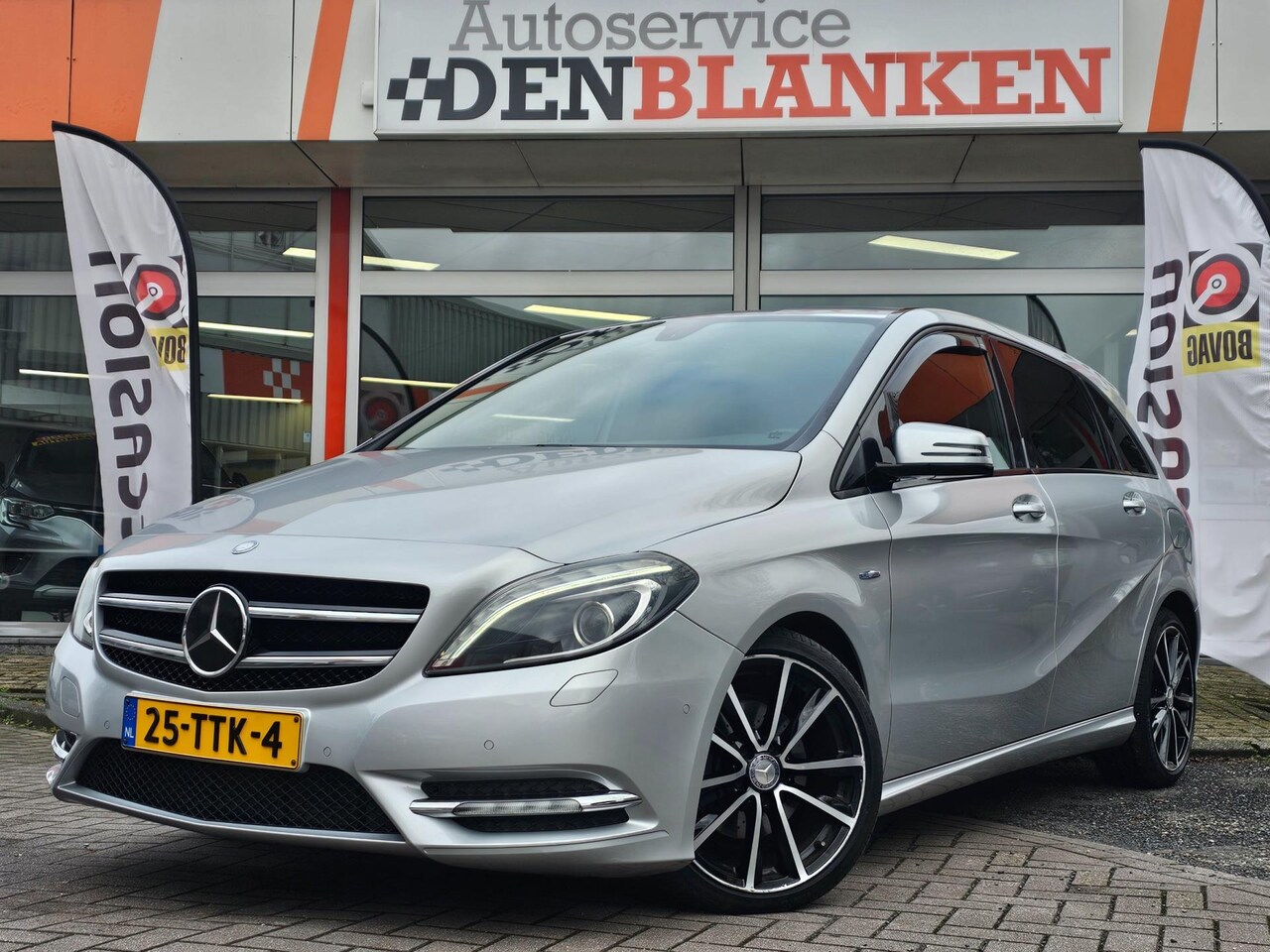 Mercedes-Benz B-klasse - 180 Ambition Automaat BJ.2012 / Navi / Leder / Camera / Clima / Xenon / 18"Lmv !! - AutoWereld.nl