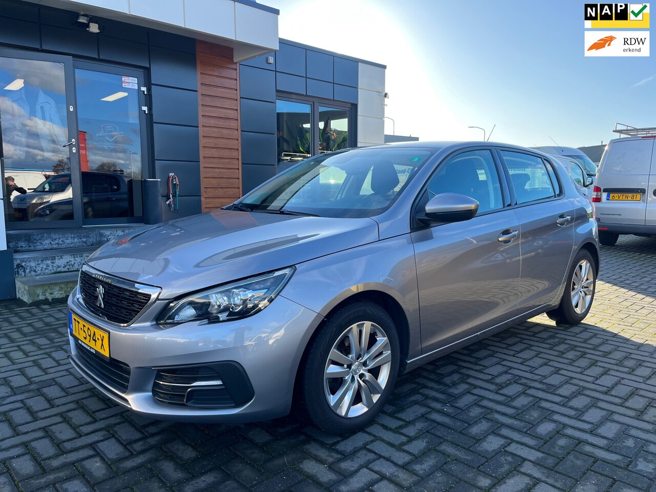 Peugeot 308 - 1.2 PureTech Active 5 deurs 2018 149000km - AutoWereld.nl