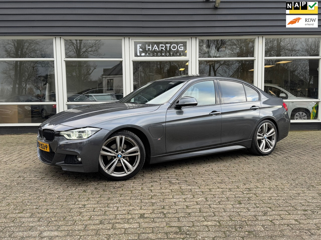 BMW 3-serie - 330e Centennial High Executive | M-Pakket | Leer | Navi | Xenon | - AutoWereld.nl