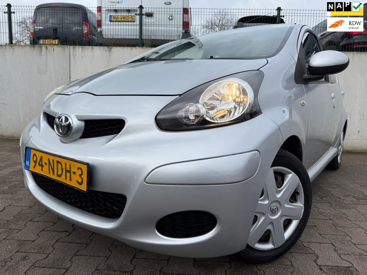 Toyota Aygo - 1.0-12V Access/AIRCO/LAGE KMSTAND/ZEER NETTE AUTO/APK 07-2025/ - AutoWereld.nl