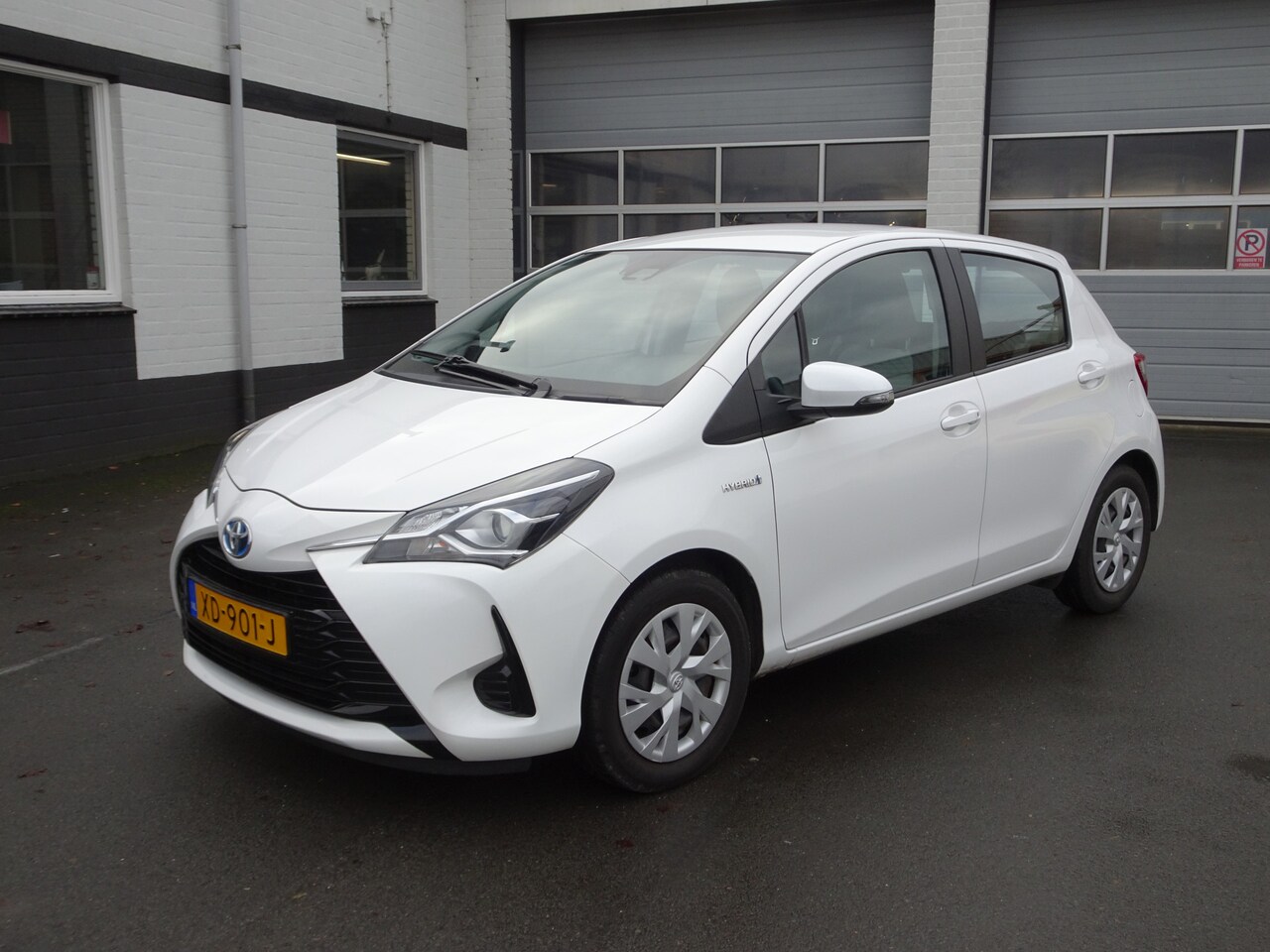 Toyota Yaris - 1.5 Hybrid Active Automatische airco, navigatie, achteruitrijcamera, elektrische ramen, ce - AutoWereld.nl