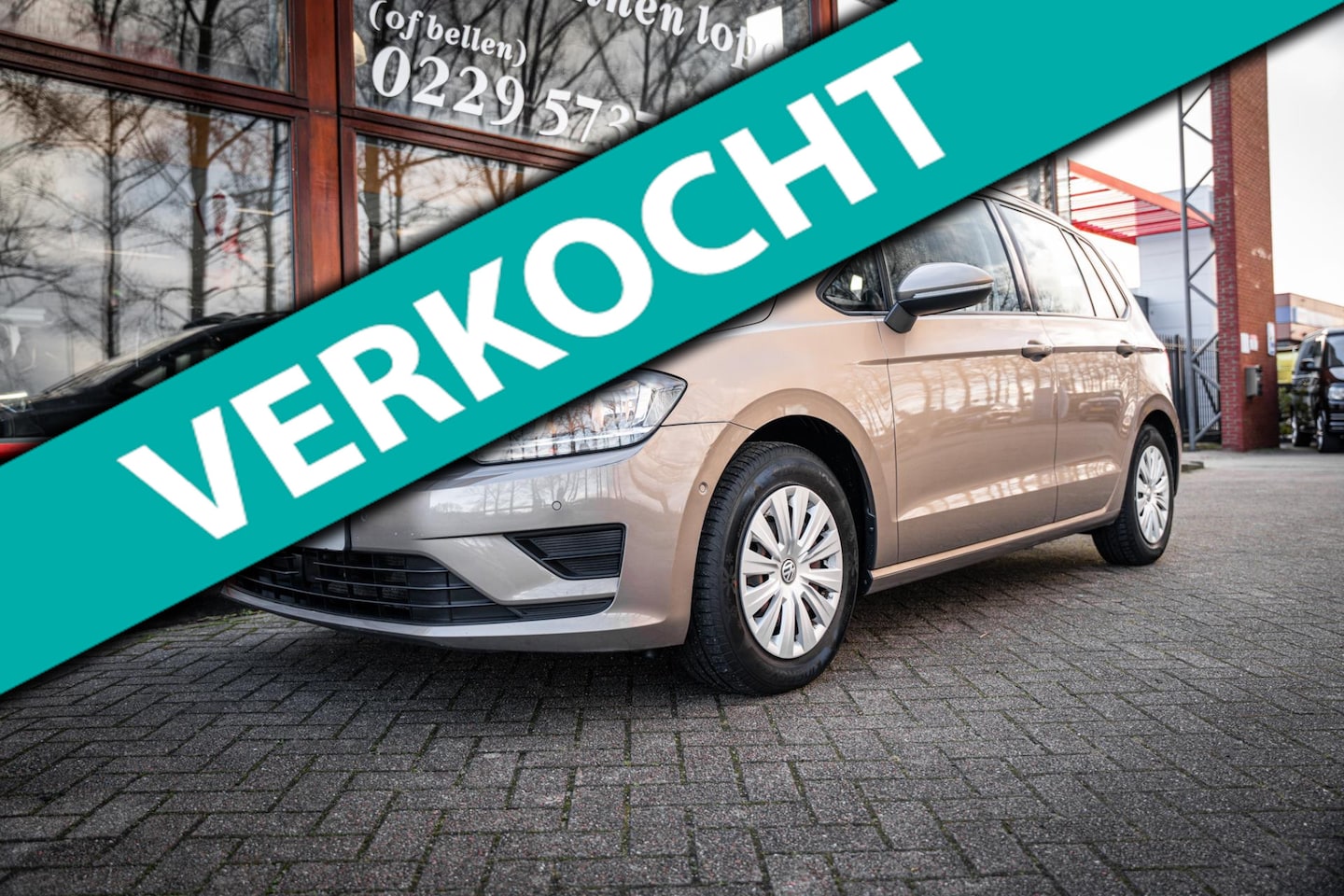 Volkswagen Golf Sportsvan - 1.2 TSI Bluemotion |Panoramadak | Parkeerhulp | Trekhaak | Adaptieve Cruise | Navigatie | - AutoWereld.nl