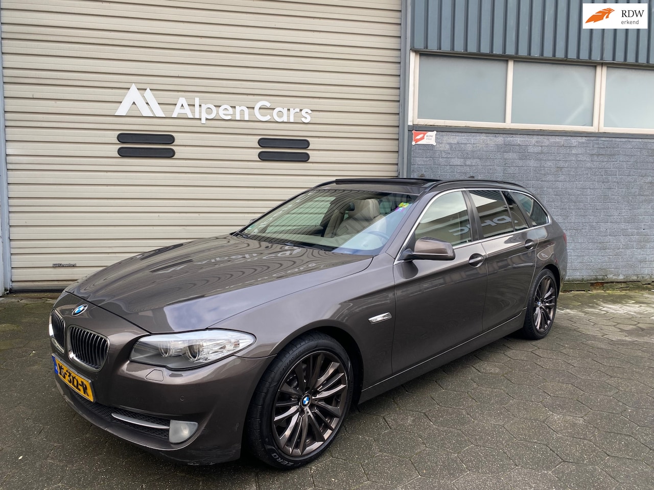 BMW 5-serie Touring - 520d High Executive Panorama / NAVI / Leder / Cruise Controle - AutoWereld.nl