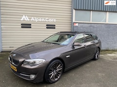 BMW 5-serie Touring - 520d High Executive Panorama / NAVI / Leder / Cruise Controle