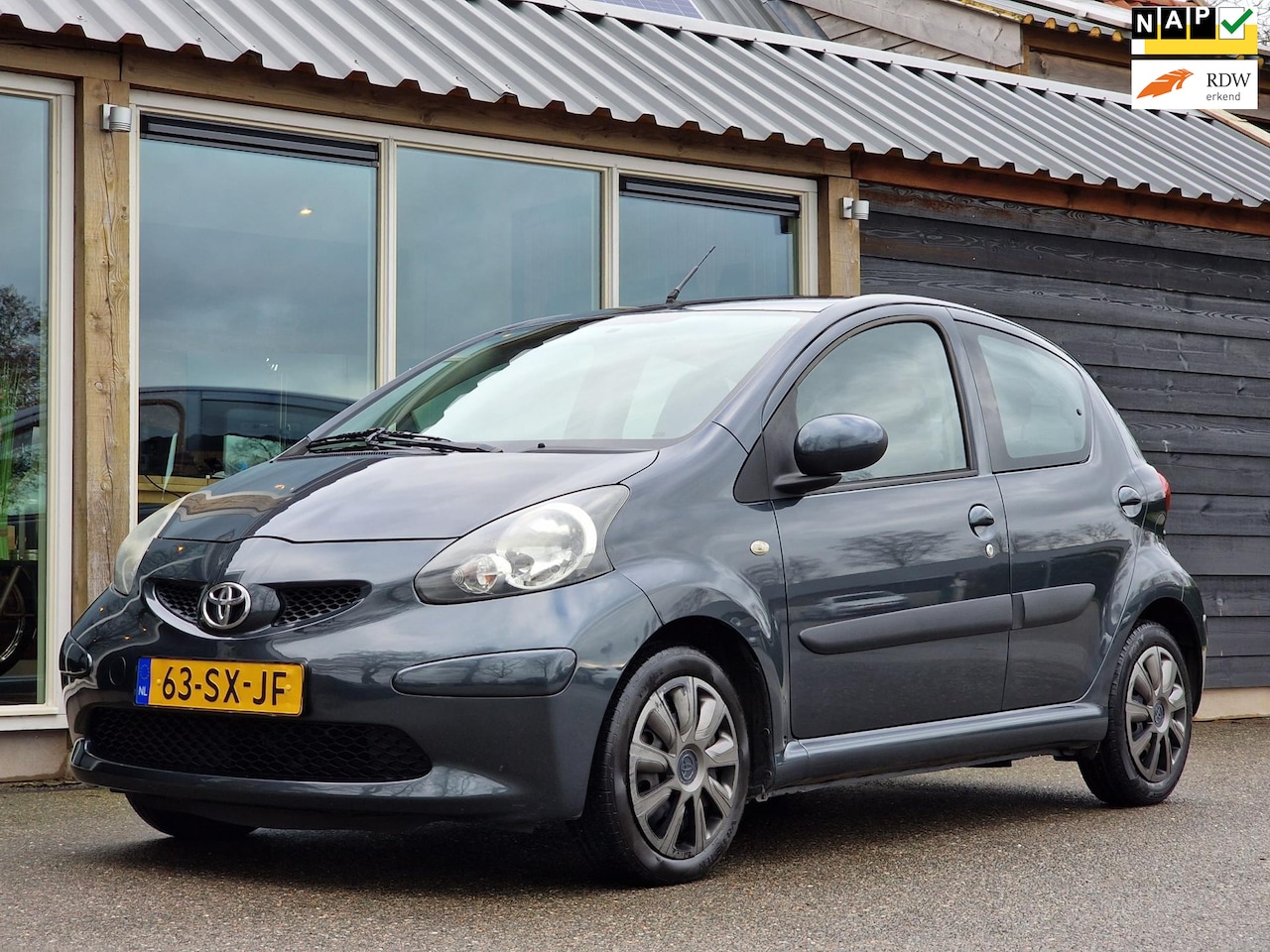 Toyota Aygo - 1.0-12V + (Airco / 5 Deurs / Elektrische ramen / Centrale vergrendeling / NL Auto / NAP) - AutoWereld.nl