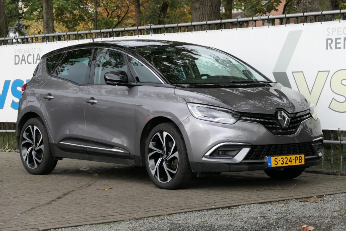 Renault Scénic - TCe 140 EDC Automaat Black Edition - AutoWereld.nl