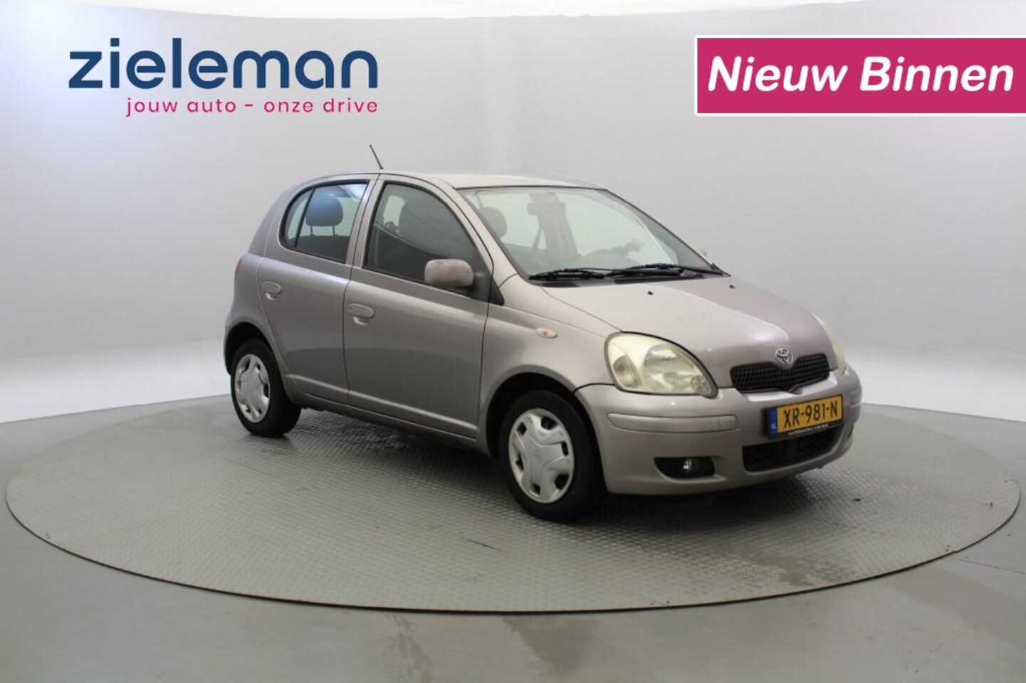 Toyota Yaris - 1.3 VVT-i-Terra 5 Deurs - Airco - AutoWereld.nl