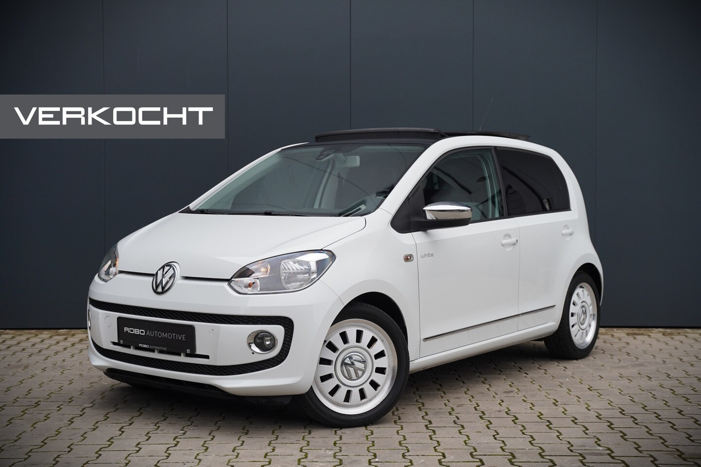 Volkswagen Up! - 1.0 high up! BlueMotion | Panoramadak | Cruise Control | Apple Carplay | White Edtion | NA - AutoWereld.nl