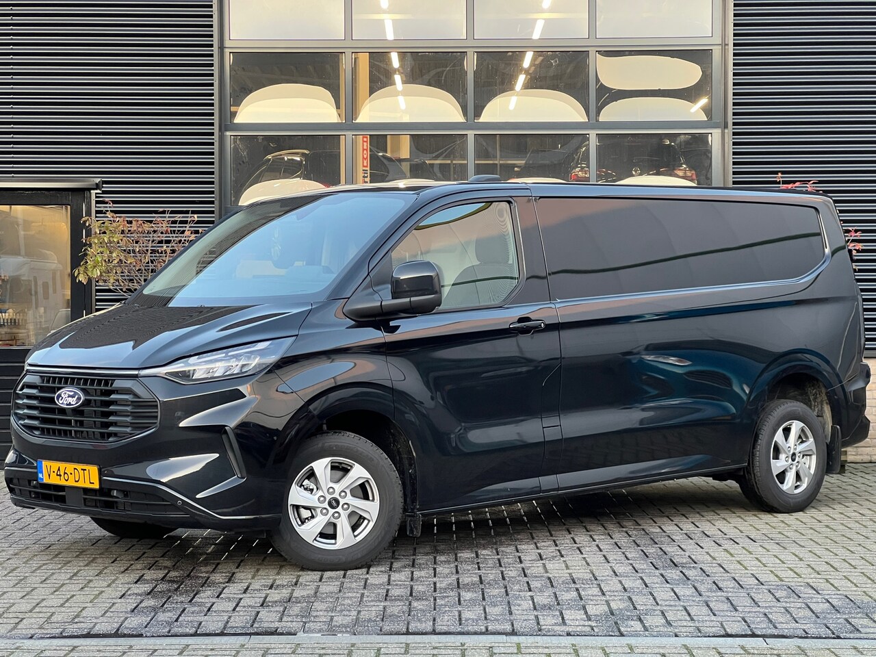 Ford Transit Custom - 300 2.0 TDCI L2H1 Limited | Trekhaak | Navi | Camera | Apple CarPlay/Android Auto | Cruise - AutoWereld.nl