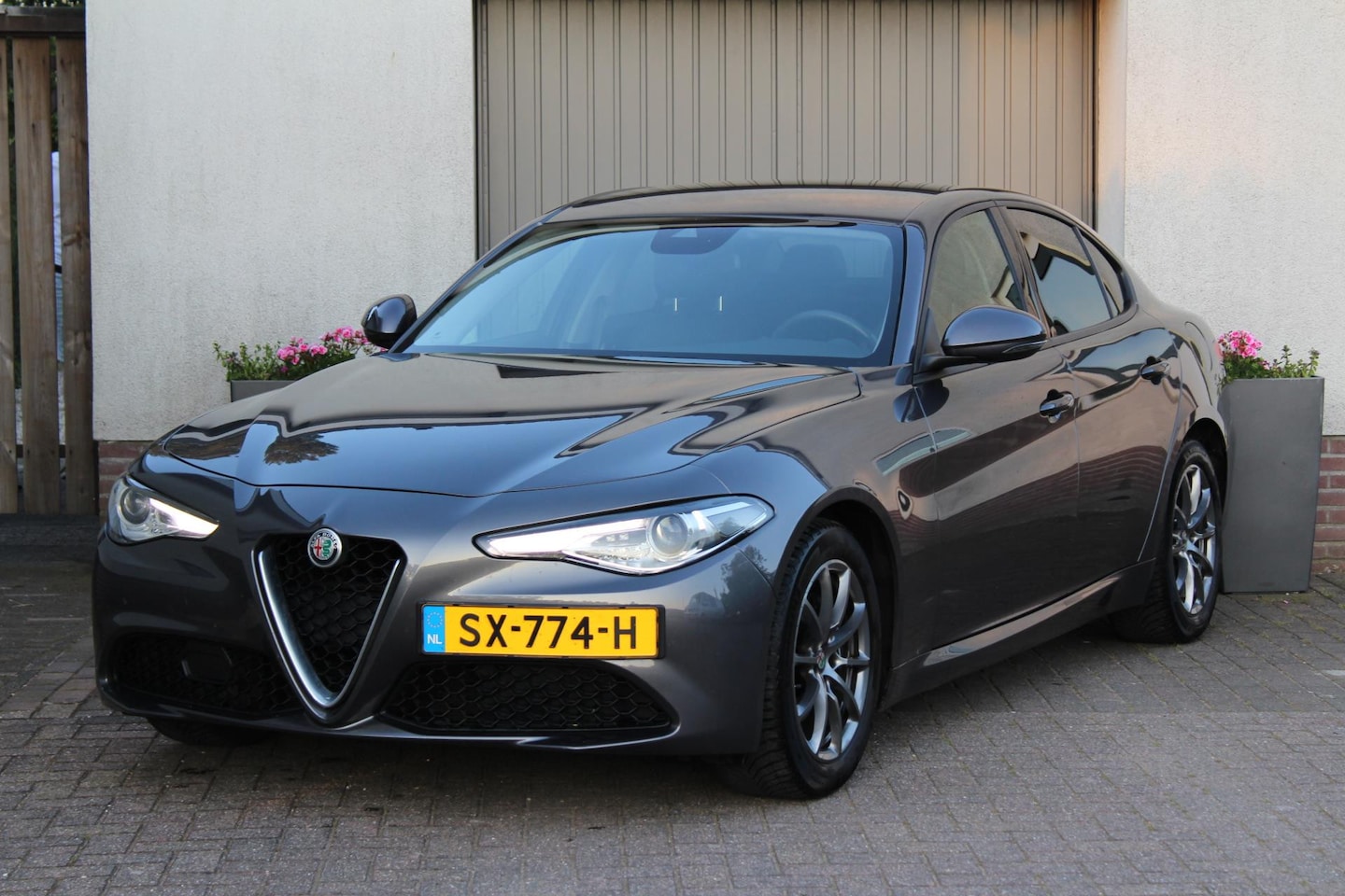 Alfa Romeo Giulia - 2.2 JTD 180 PK Super Sportpack 8TR Automaat Led Trekhaak - AutoWereld.nl