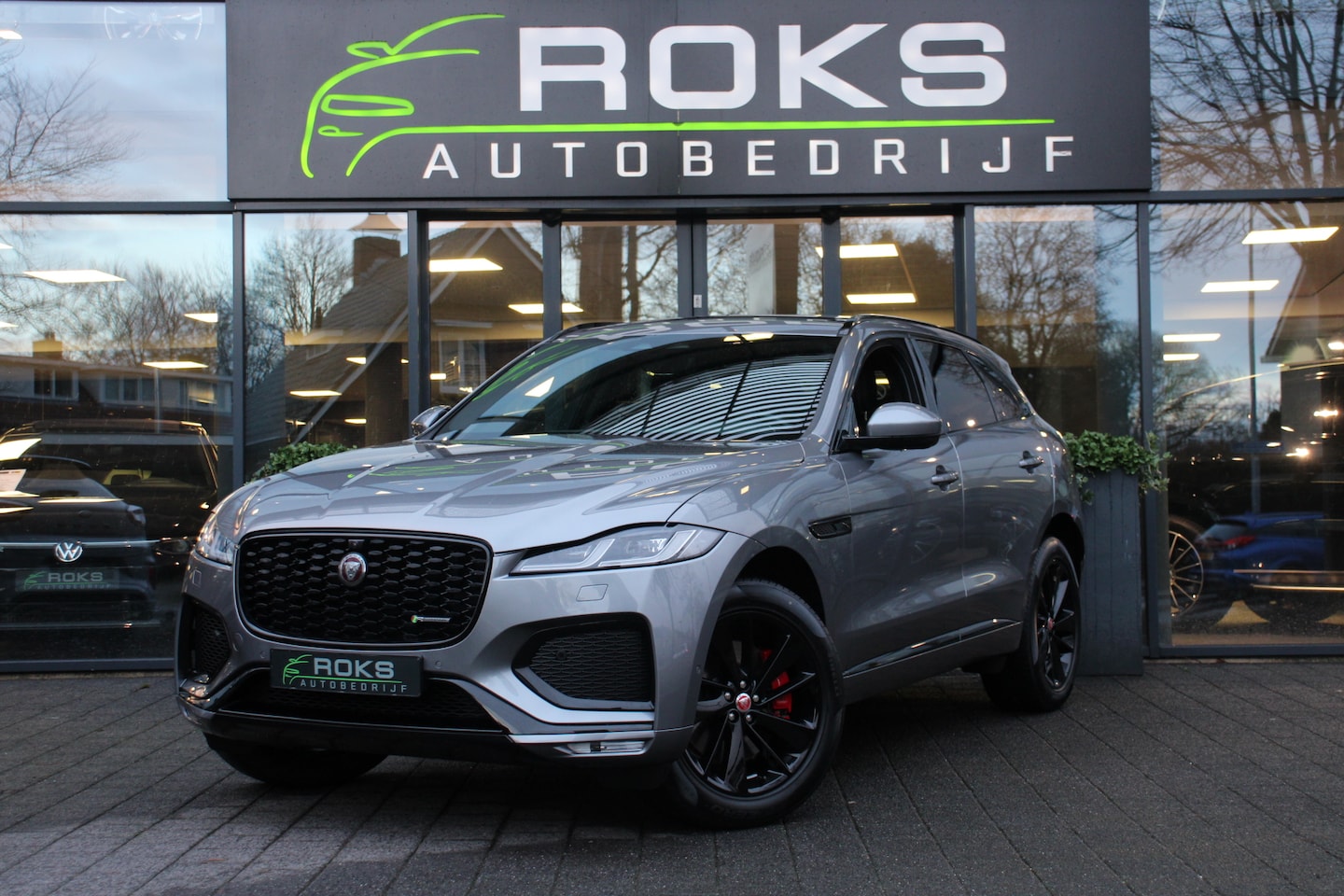 Jaguar F-Pace - 2.0 P400e PHEV R-Dynamic S BlackPack - AutoWereld.nl