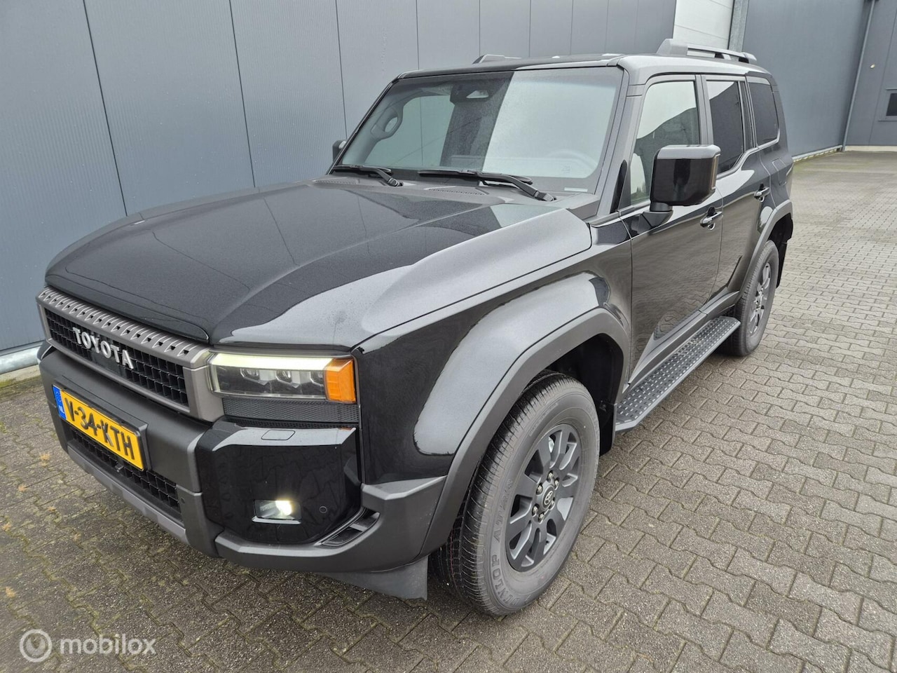 Toyota Land Cruiser - 2.8 D-4D Executive Black Metallic - AutoWereld.nl