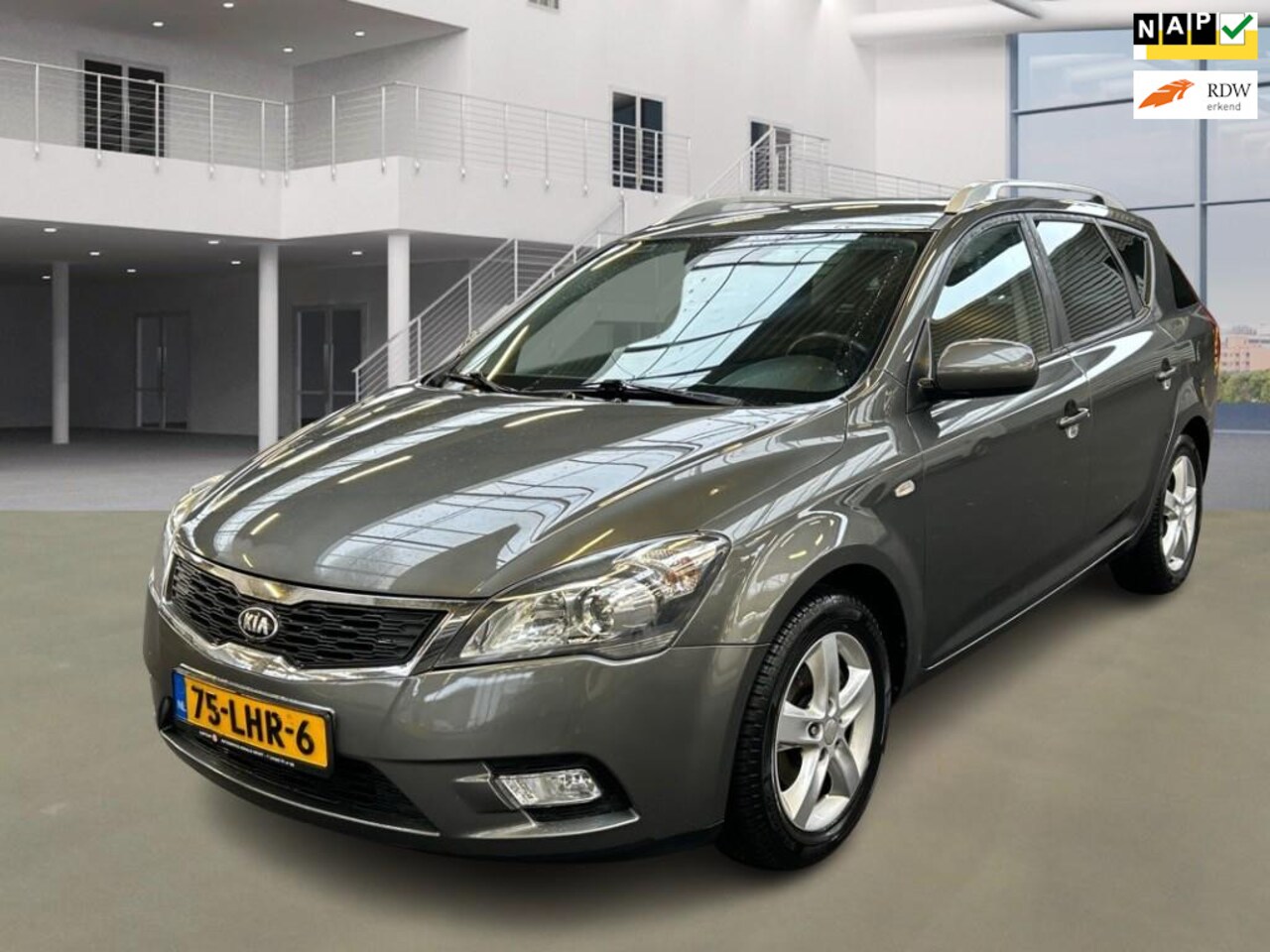 Kia Cee'd - 1.4 CVVT X-ecutive 1.4 CVVT X-ecutive - AutoWereld.nl