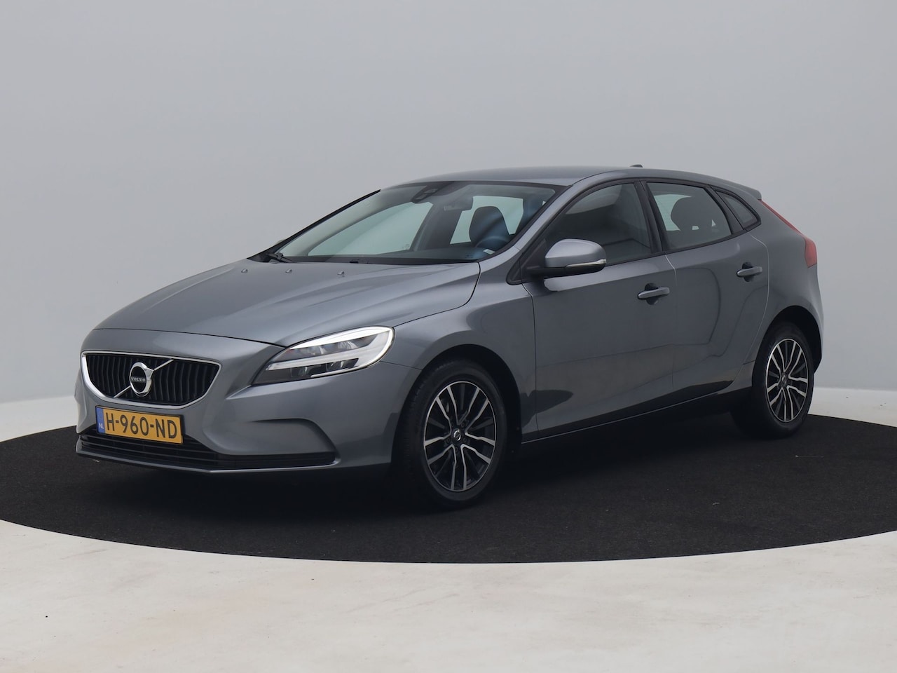 Volvo V40 - 2.0 T2 Nordic 6-Bak | NAVI | STOELVERWARMING - AutoWereld.nl