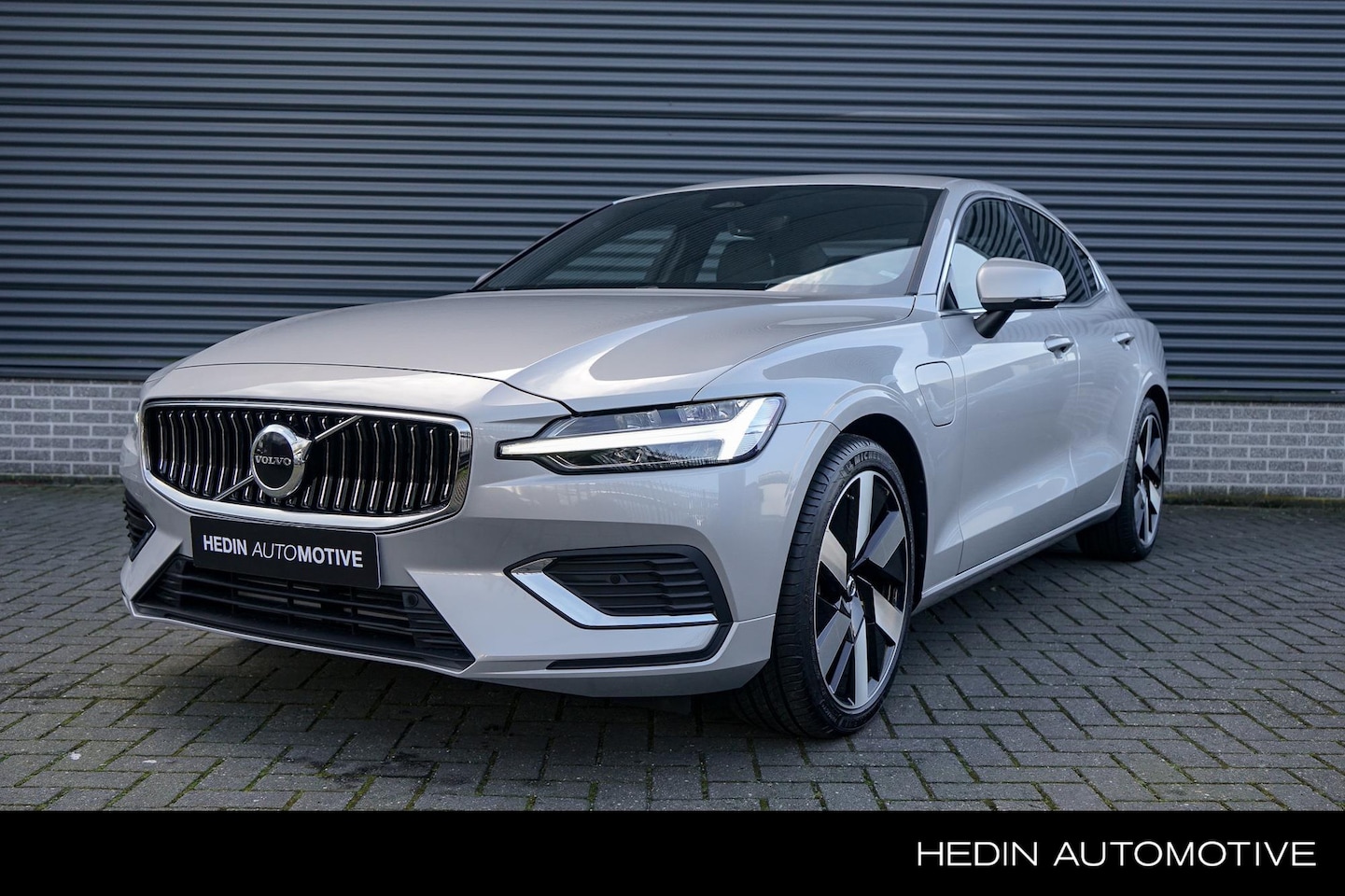 Volvo S60 - 2.0 Recharge T6 AWD Plus Bright | Harman/kardon audio | Pilot assist | Dode hoek detectie - AutoWereld.nl