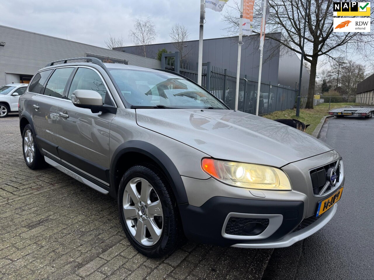 Volvo XC70 - 2.4 D5 Summum 2.4 D5 Summum , full options, schade vrije hele mooie dealer onderhouden auto, ( youngtime - AutoWereld.nl