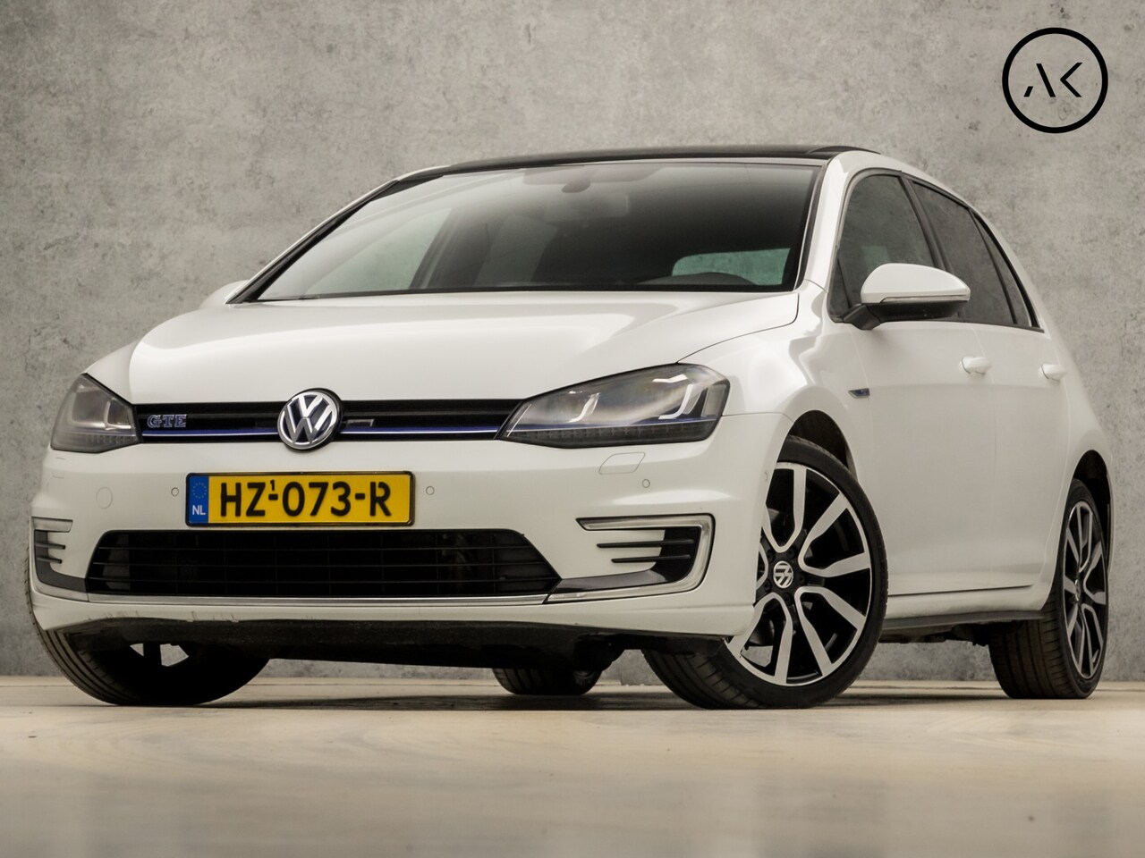 Volkswagen Golf - 1.4 TSI GTE 204Pk Automaat (SCHUIFDAK, APPLE CARPLAY, NAVIGATIE, CLIMATE, STOELVERWARMING, - AutoWereld.nl