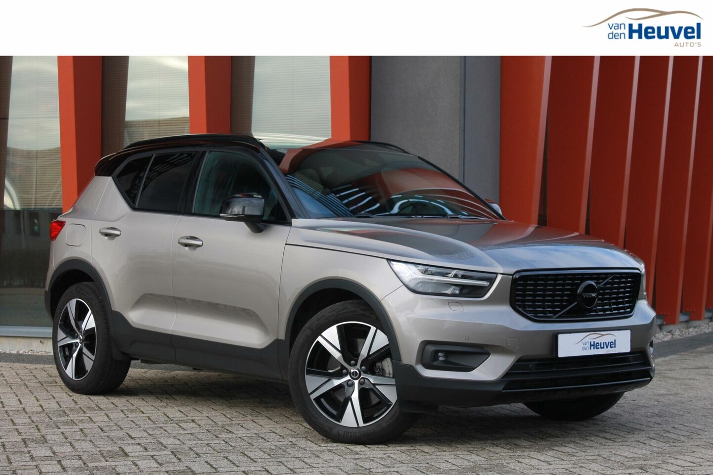 Volvo XC40 - T4 Recharge R-Design | Panoramadak | Pilot Assist | Trekhaak | Stoelverwarming | Harman / - AutoWereld.nl