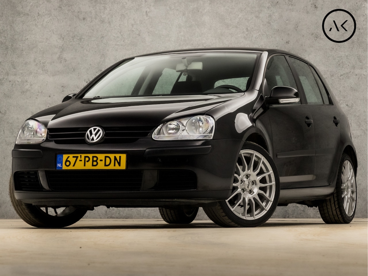 Volkswagen Golf - 1.6 FSI Trendline Automaat (YOUNGTIMER, NAP, NAVIGATIE, BLUETOOTH, CRUISE, ELEK PAKKET, AR - AutoWereld.nl