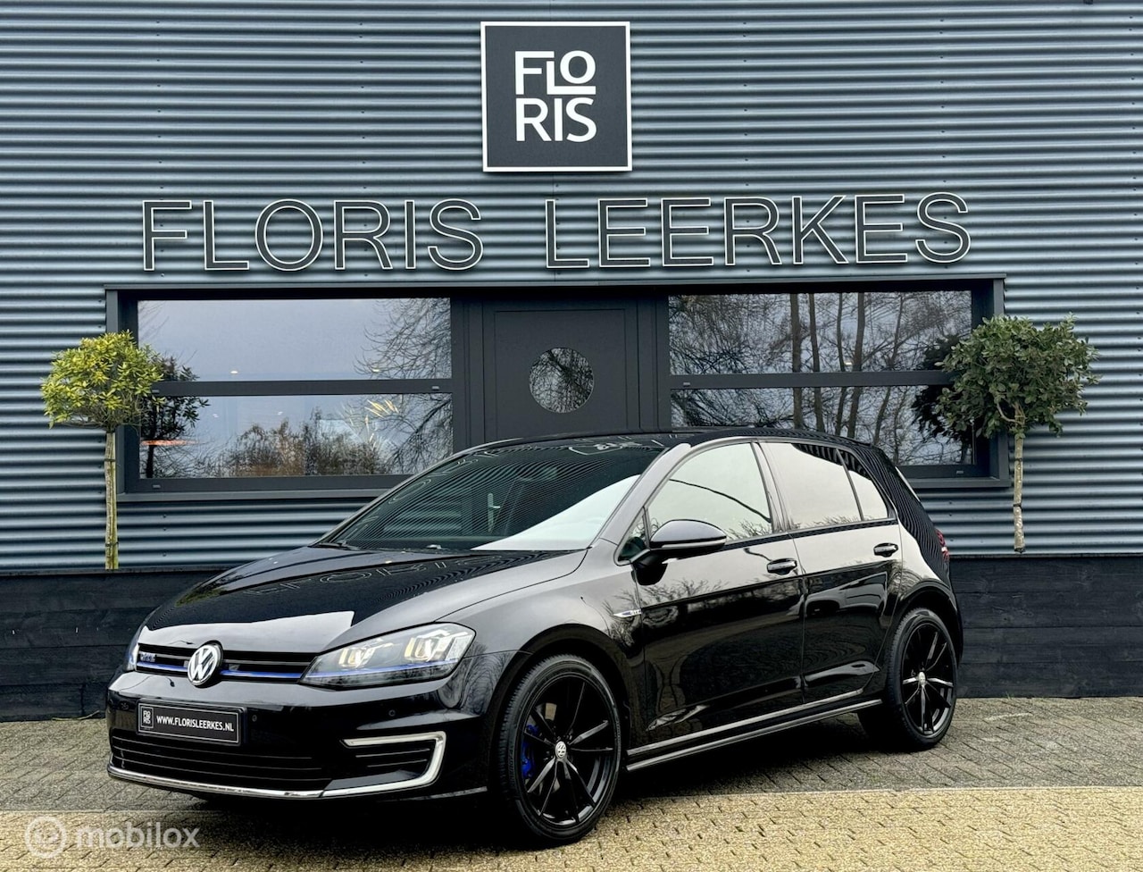 Volkswagen Golf - 1.4 TSI | GTE | Led | G Scherm | 18'' - AutoWereld.nl