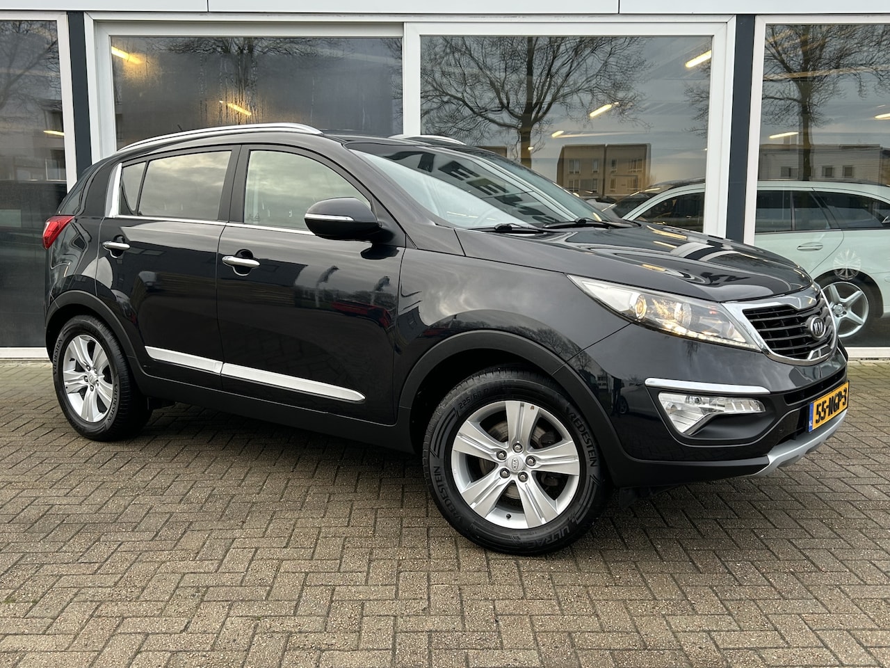 Kia Sportage - 2.0 X-ecutive Plus Pack 50% deal 4.475,- ACTIE Half Leder / Clima / Trekhaak / Cruise / LM - AutoWereld.nl