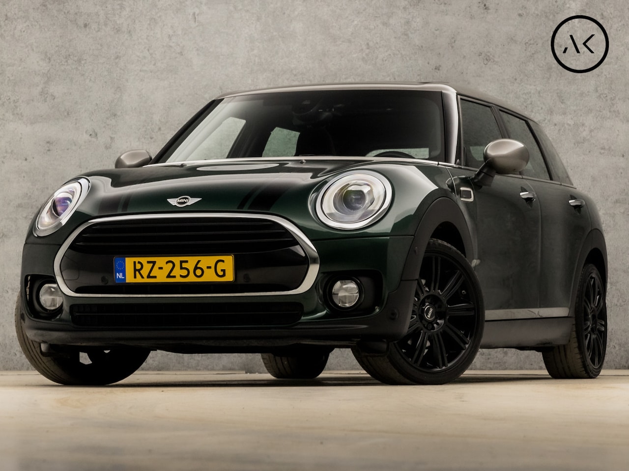 MINI Clubman - Mini 1.5 John Cooper Works (PANORAMADAK, GROOT NAVI, KUIPSTOELEN, LEDER/ALCANTARA, STOELVE - AutoWereld.nl