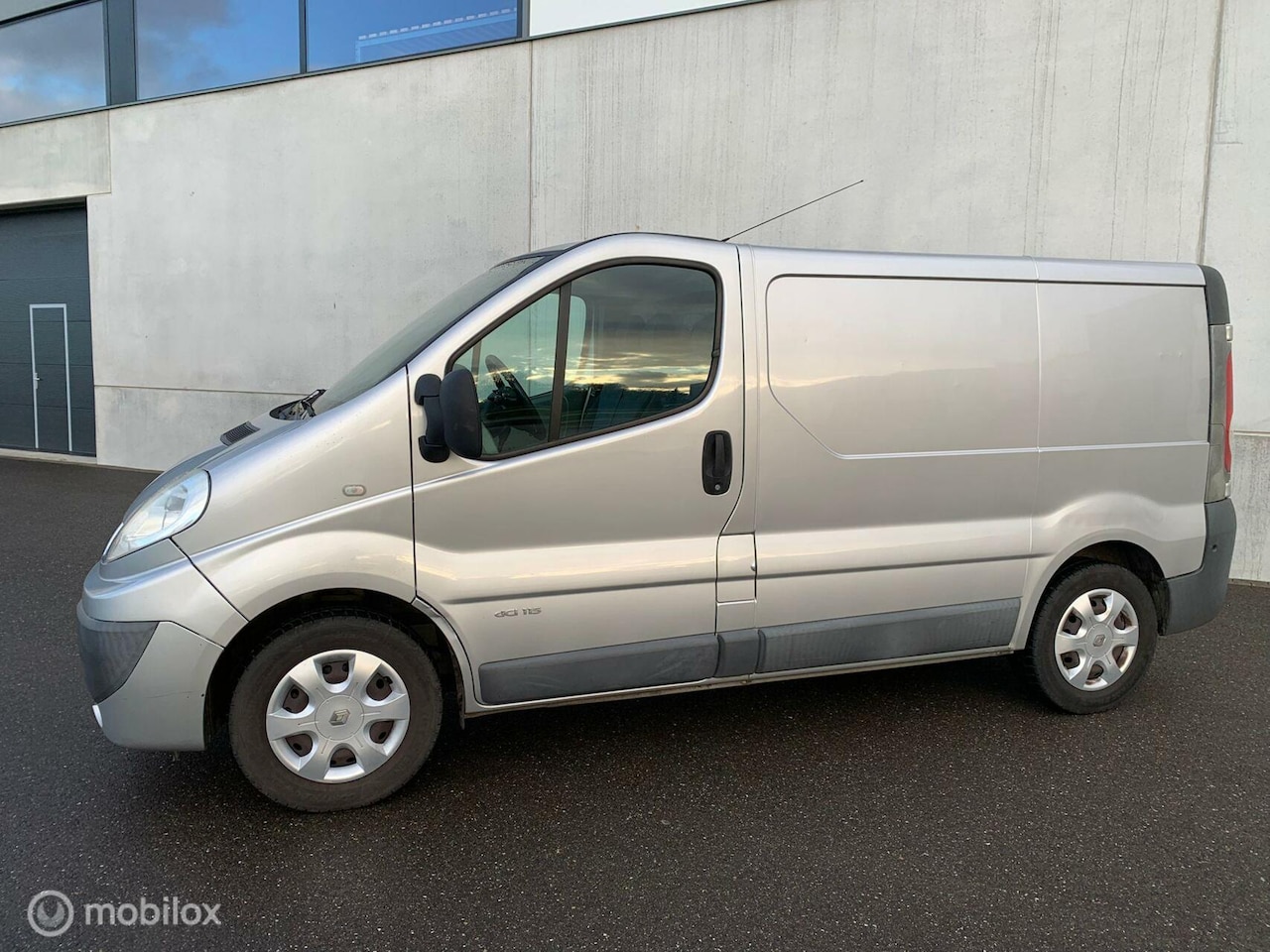 Renault Trafic - 2.0 dCi AIRCO € 3950,- +21% BTW/ TVA/TAX - AutoWereld.nl