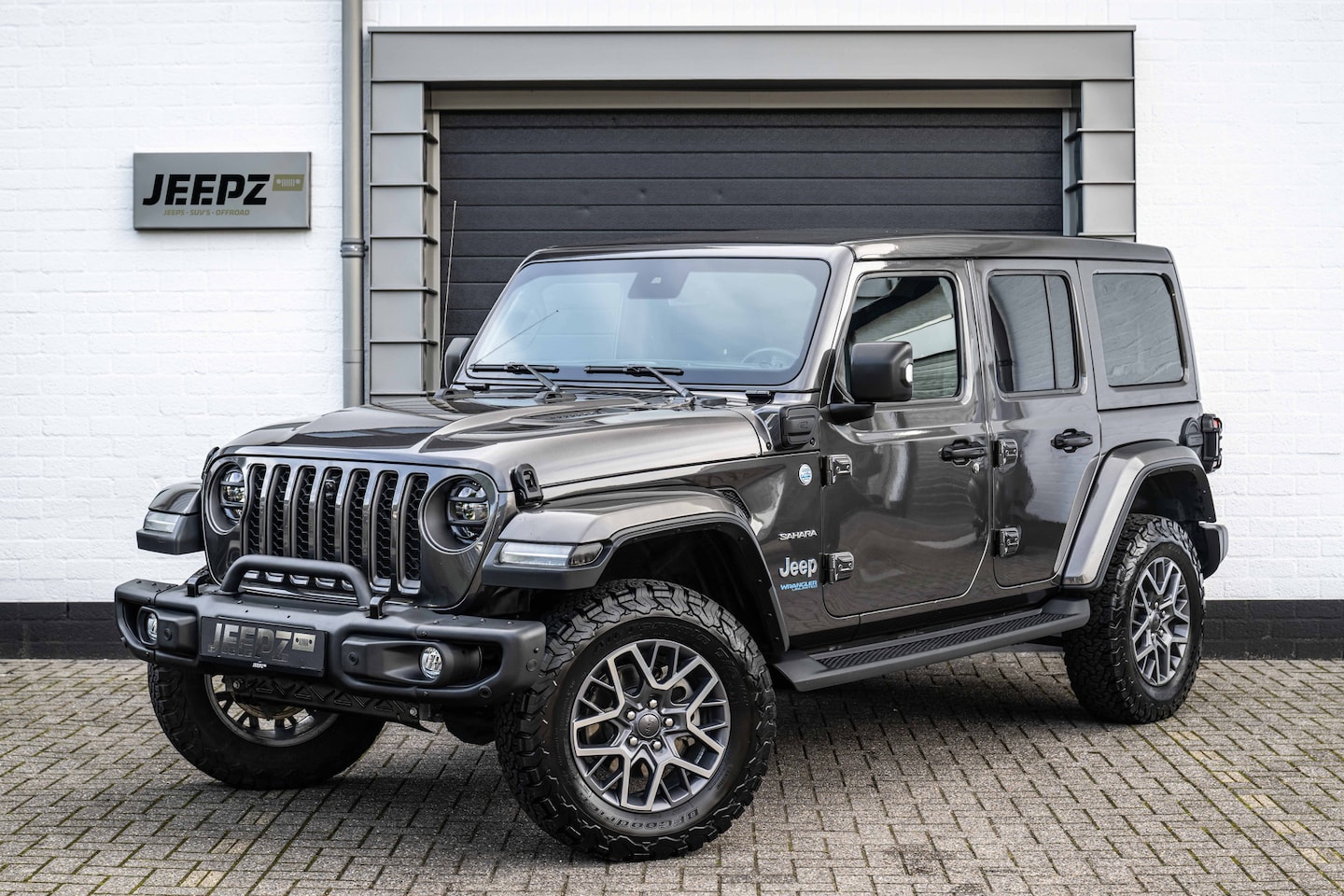 Jeep Wrangler Unlimited - 4xe 380 Sahara - Open Sky - BTW auto - AutoWereld.nl