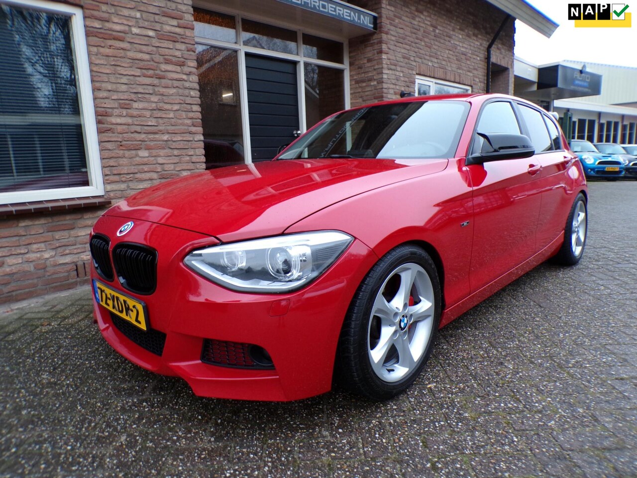 BMW 1-serie - 116i Business Automaat / Navi / M Pakket - AutoWereld.nl