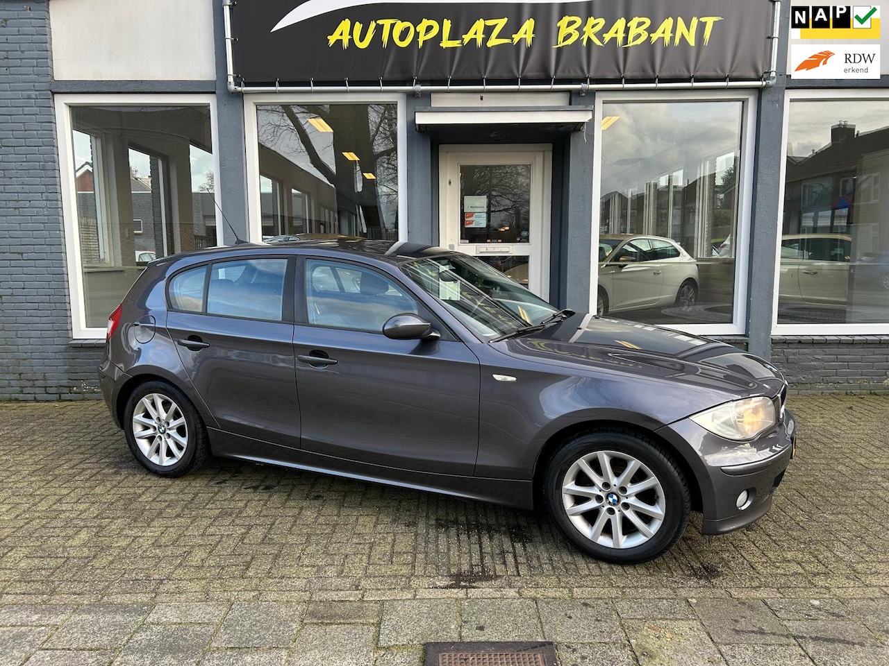 BMW 1-serie - 116i Business Line/ AIRCO/ START/STOP/ AUX/ 16 INCH/ M-LINE BUMPER/ NAP - AutoWereld.nl