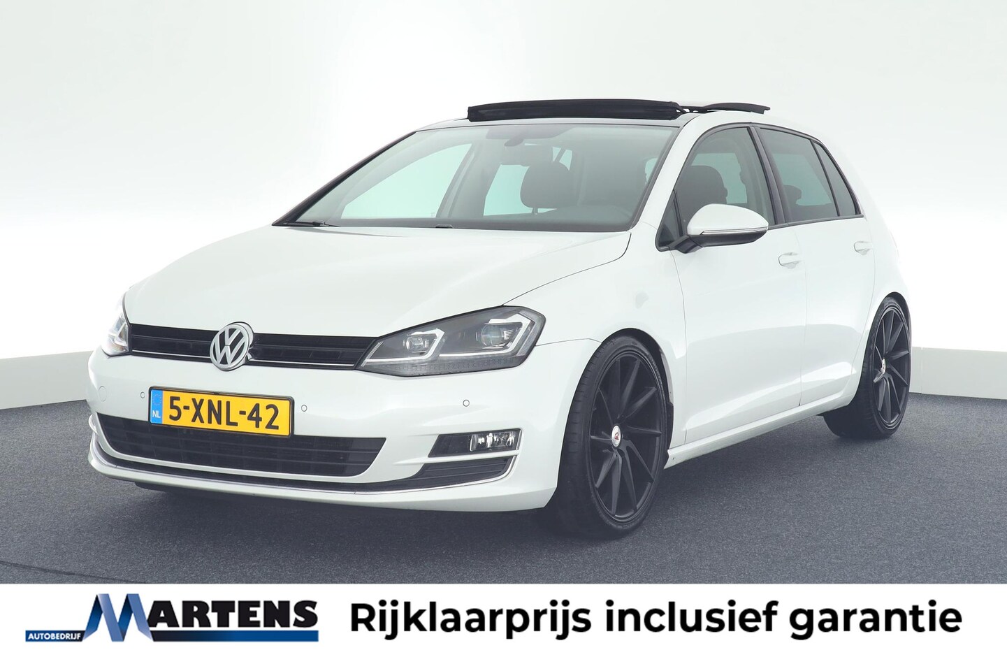 Volkswagen Golf - 1.2 TSI 105pk H6 Highline Trekhaak Camera Xenon Panoramadak Navigatie - AutoWereld.nl