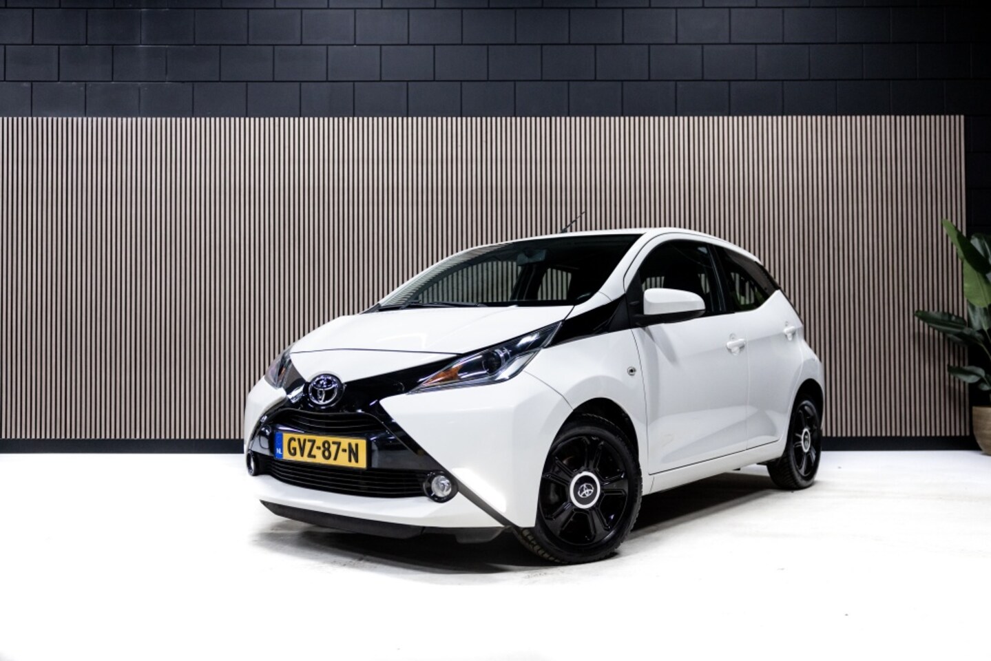 Toyota Aygo - 1.0 VVT-i x-cite | Camera | Airco | CarPlay | - AutoWereld.nl