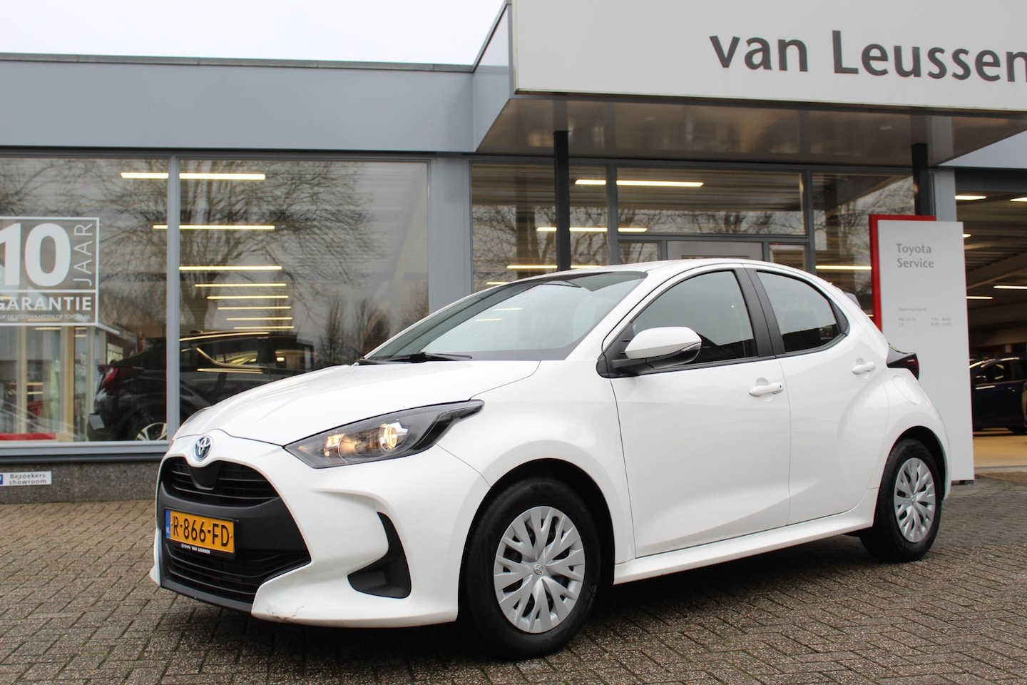 Toyota Yaris - 1.5 Hybrid Active 1.5 Hybrid ACTIVE - AutoWereld.nl