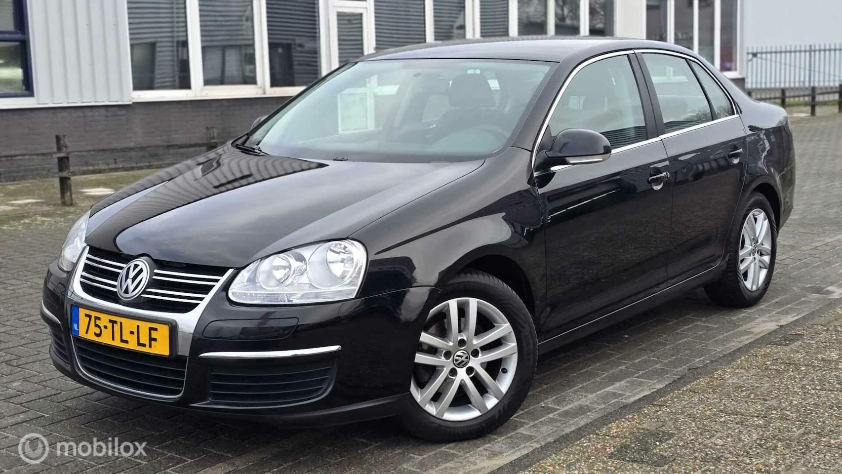 Volkswagen Jetta - 16 FSI Comfortline/APK/Cruise/ClimatControl - AutoWereld.nl