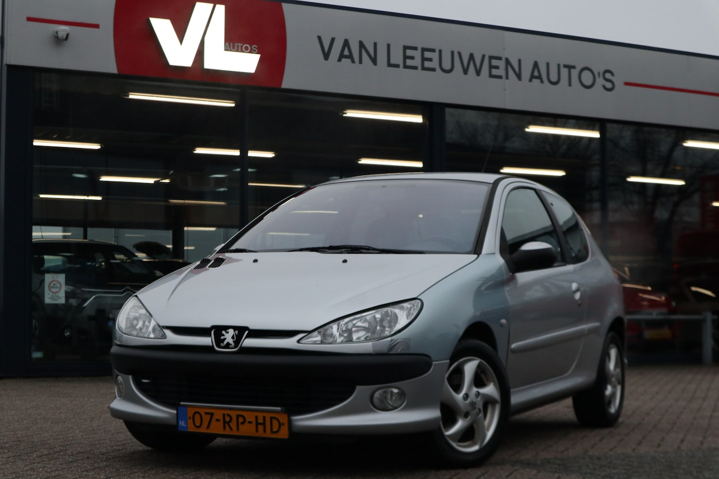 Peugeot 206 - 1.4-16V Quiksilver | APK 13-01-2026 | Radio CD | Elektr. Ramen - AutoWereld.nl